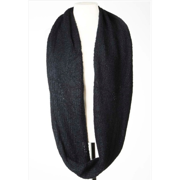 🆕️ Black Infinity Scarf - Picture 2 of 4
